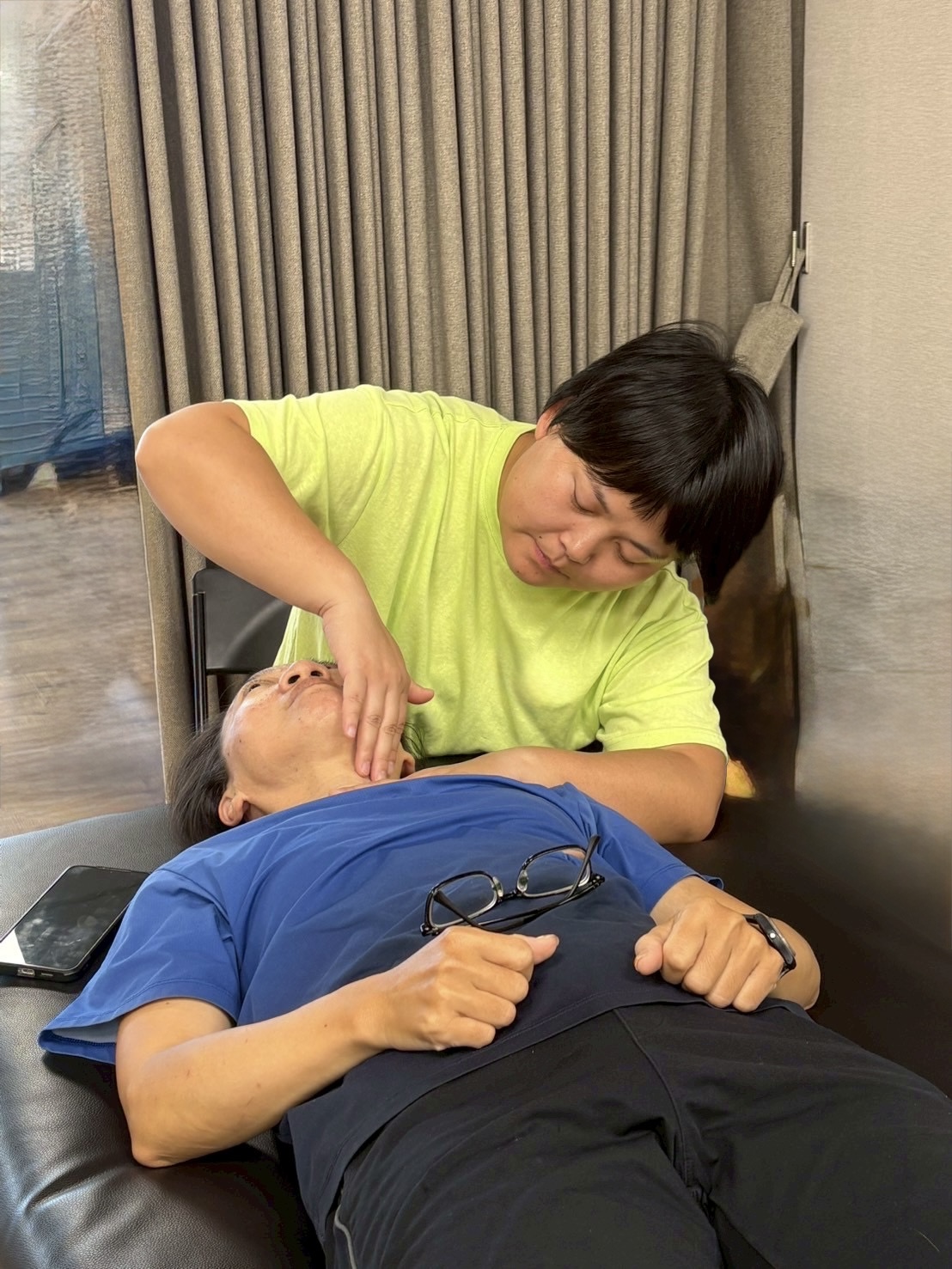 Kiki Ruan working on a client's anterior neck and chin area during a ScarWork session